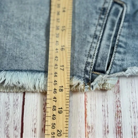 KanCan Women's Frayed Hem Cropped Jean Jacket Size Medium - Picture 6 of 7
